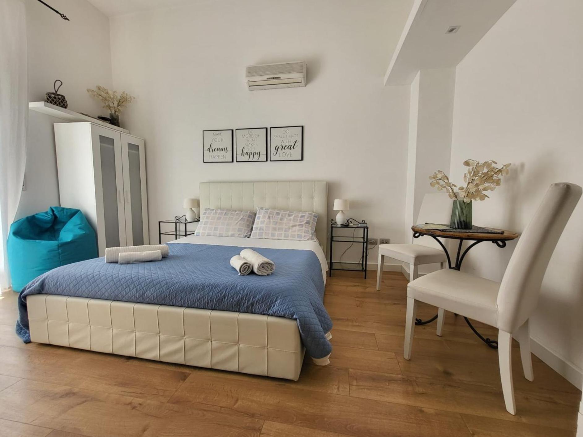 Living Cagliari Bed & Breakfast Bagian luar foto